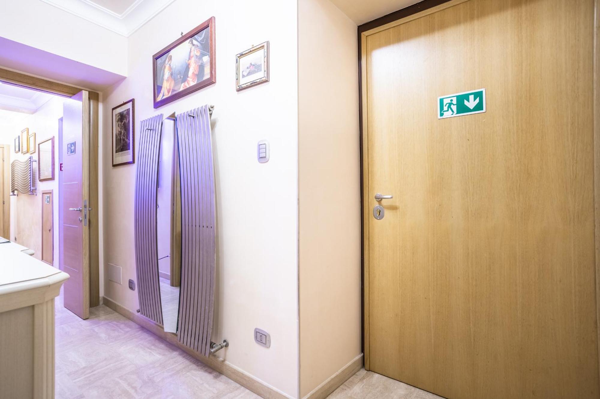 Luxury Inn Opera Řím Exteriér fotografie